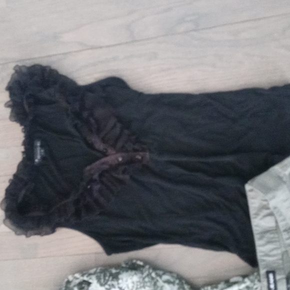 3 items. 1Dkny cargo capris what a deal sz 12.green henly top.blank top - Picture 6 of 15